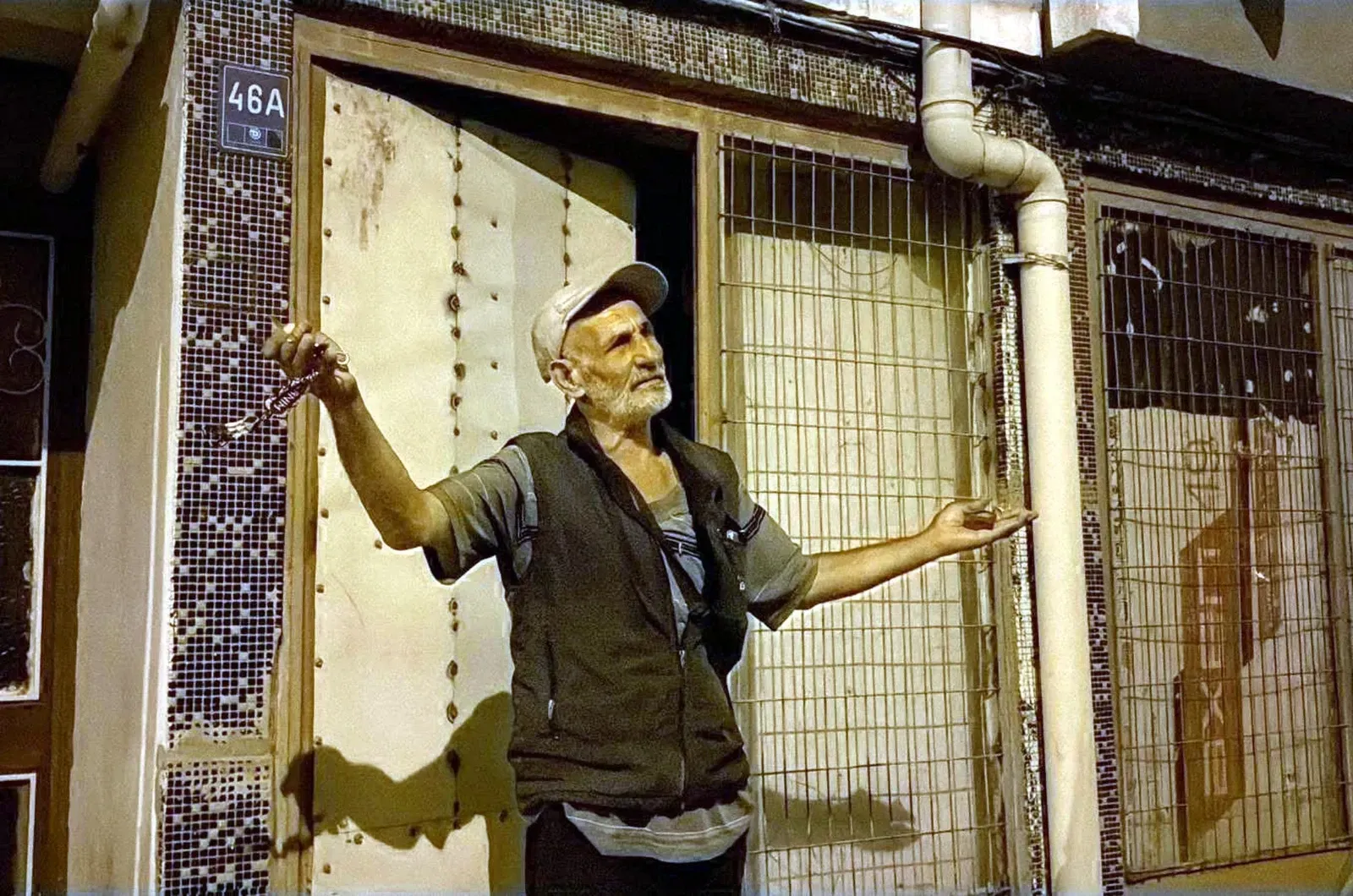 Arkadaşlarının şakası kabusa döndü: 73 yaşındaki adamı polis ve itfaiye kurtardı