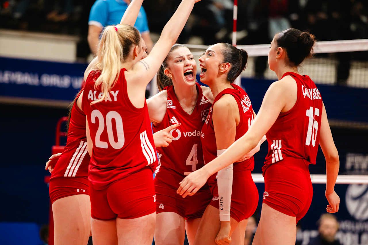 Türkiye U17 Kız Voleybol Milli Takımı gururlandırdı