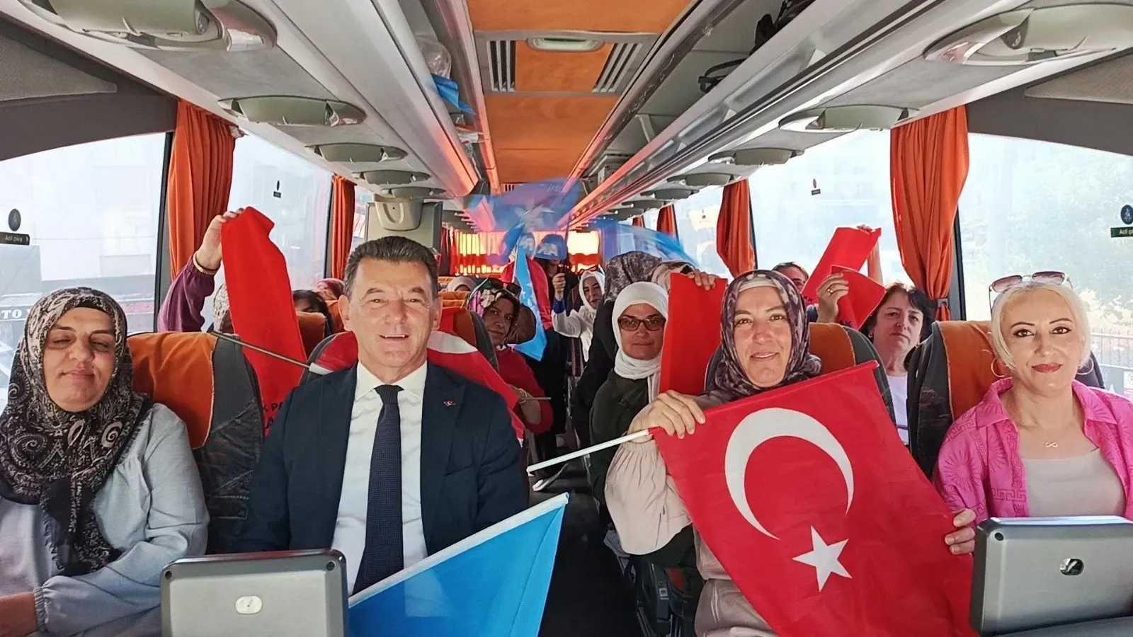 AK Parti’nin 25. yıl coşkusu için Kapaklı’dan Ankara’ya hareket