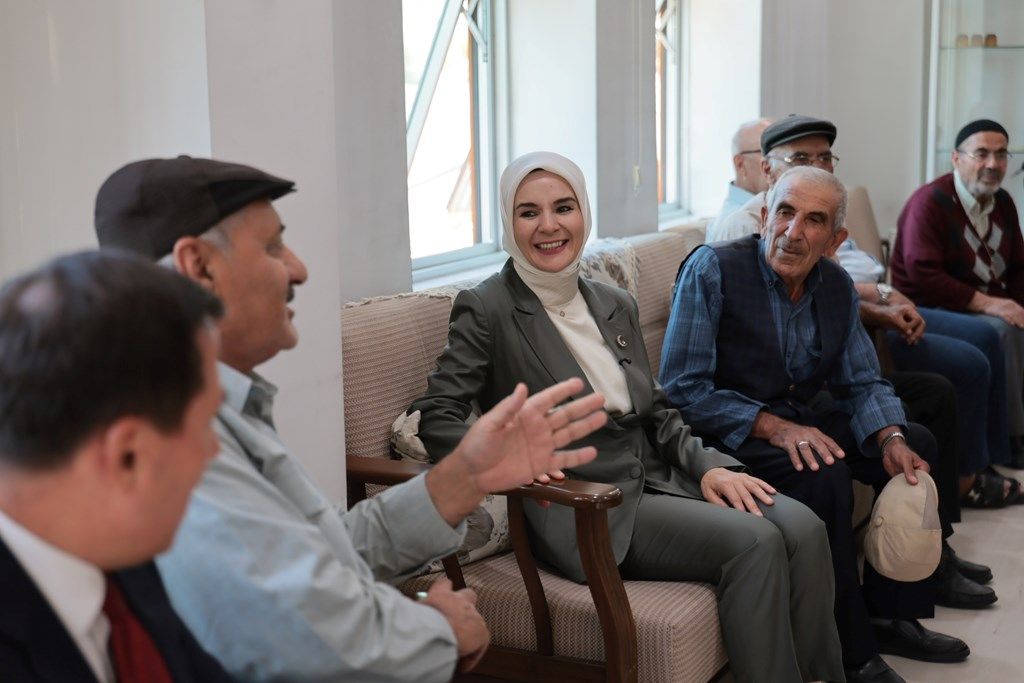 Yaşlı ve engelli aylıkları artışlı ödenmeye başladı