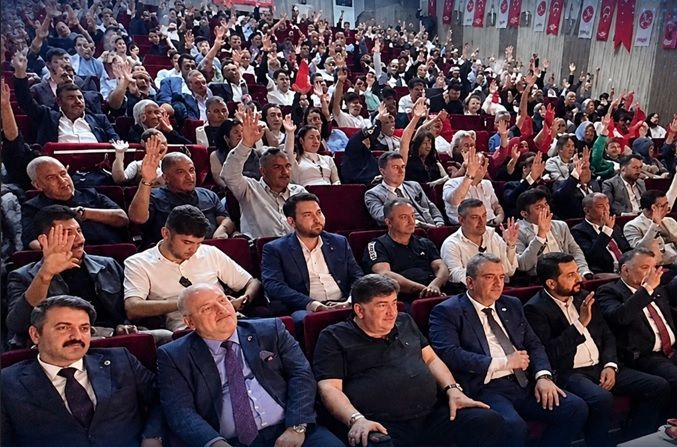 MHP Kapaklı'da Mesut Dinç güven tazeledi