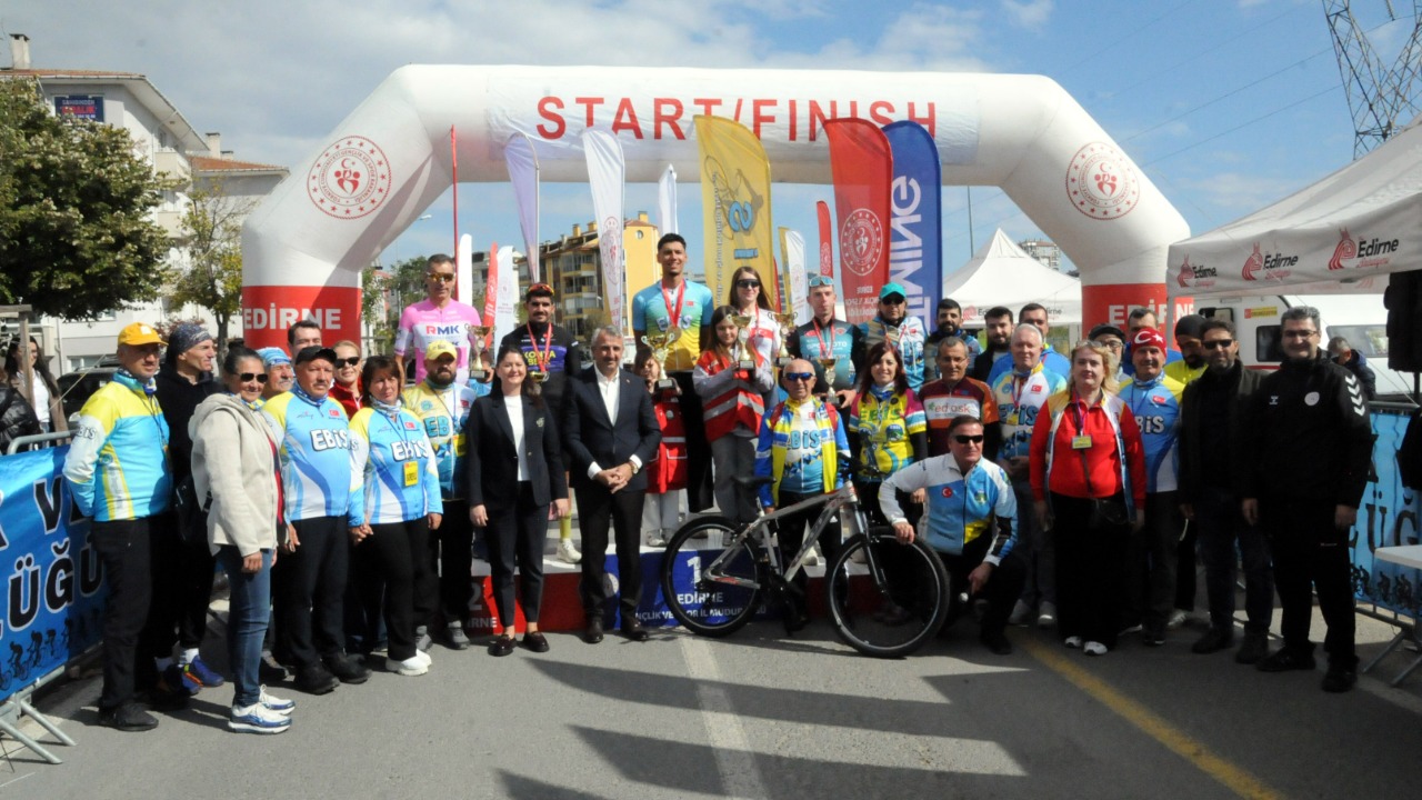 Cumhuriyet Kupası Bisiklet Yol Yarışı tamamlandı