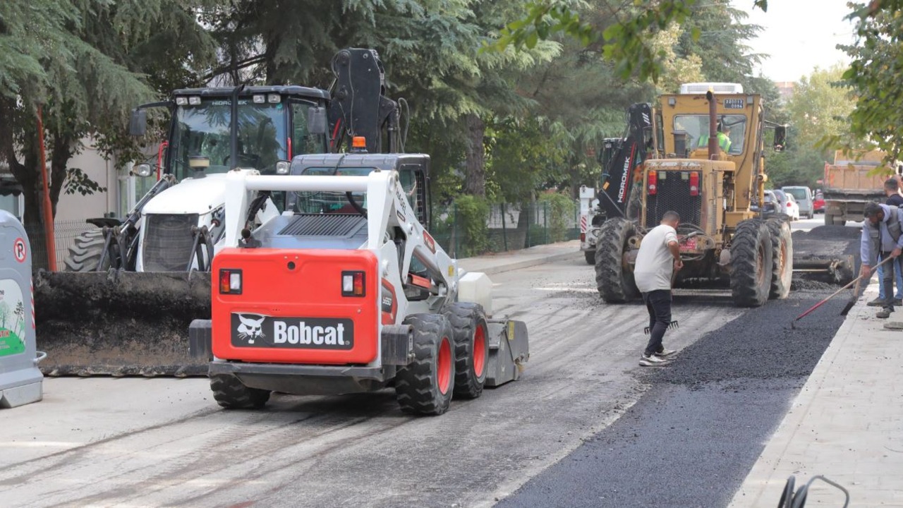 Altyapı sonrası bozulan yollar onarılıyor