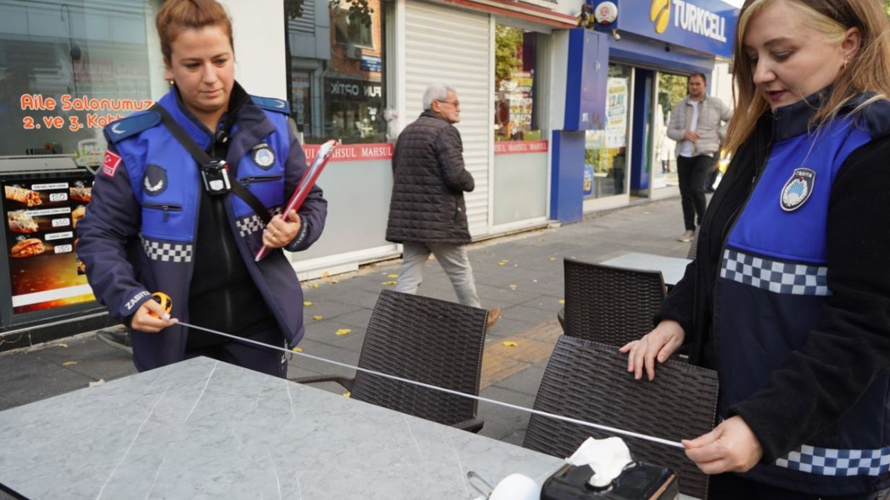 Kaldırım işgaline kadın zabıta freni