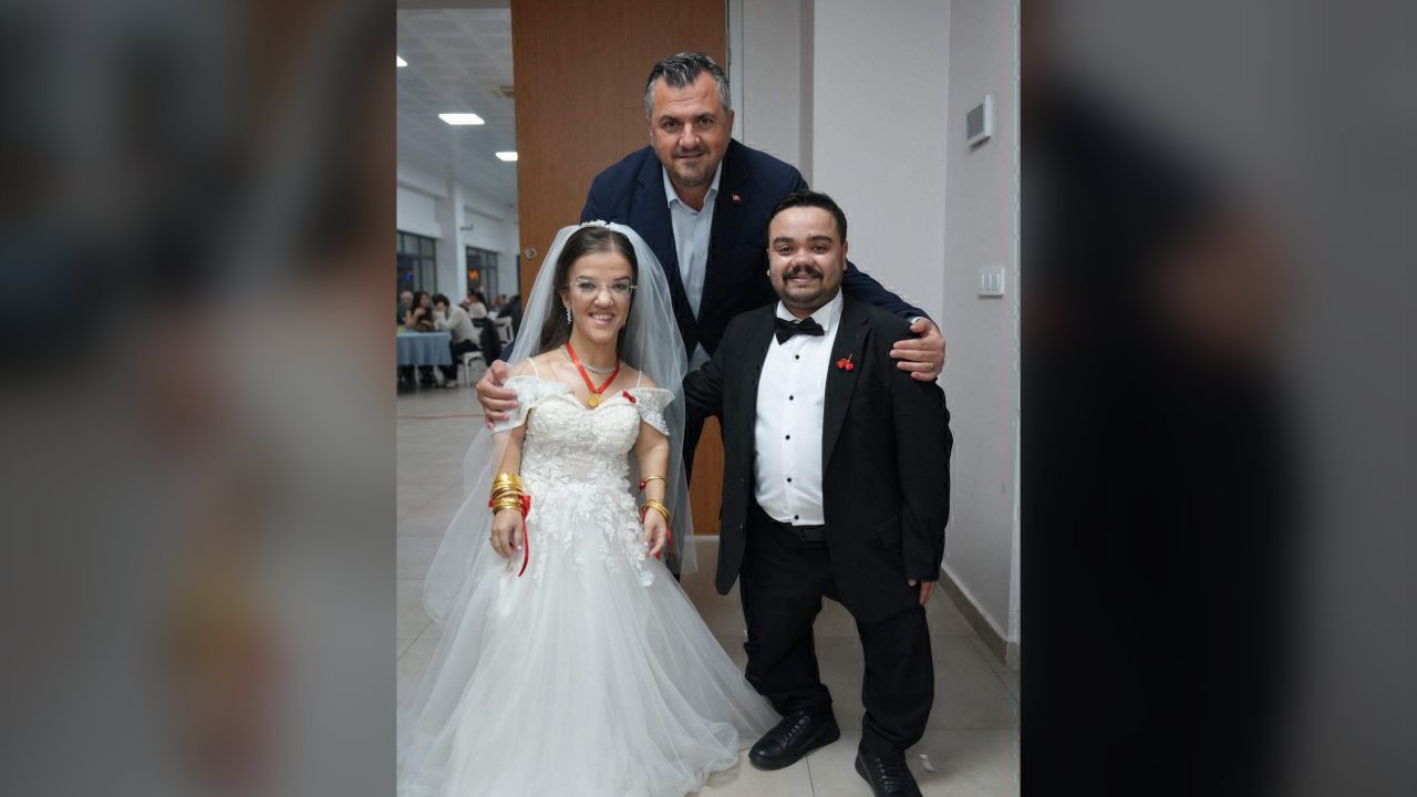 Saray’da cücelik hastası çiftin üç yıllık aşkı evlilikle taçlandı