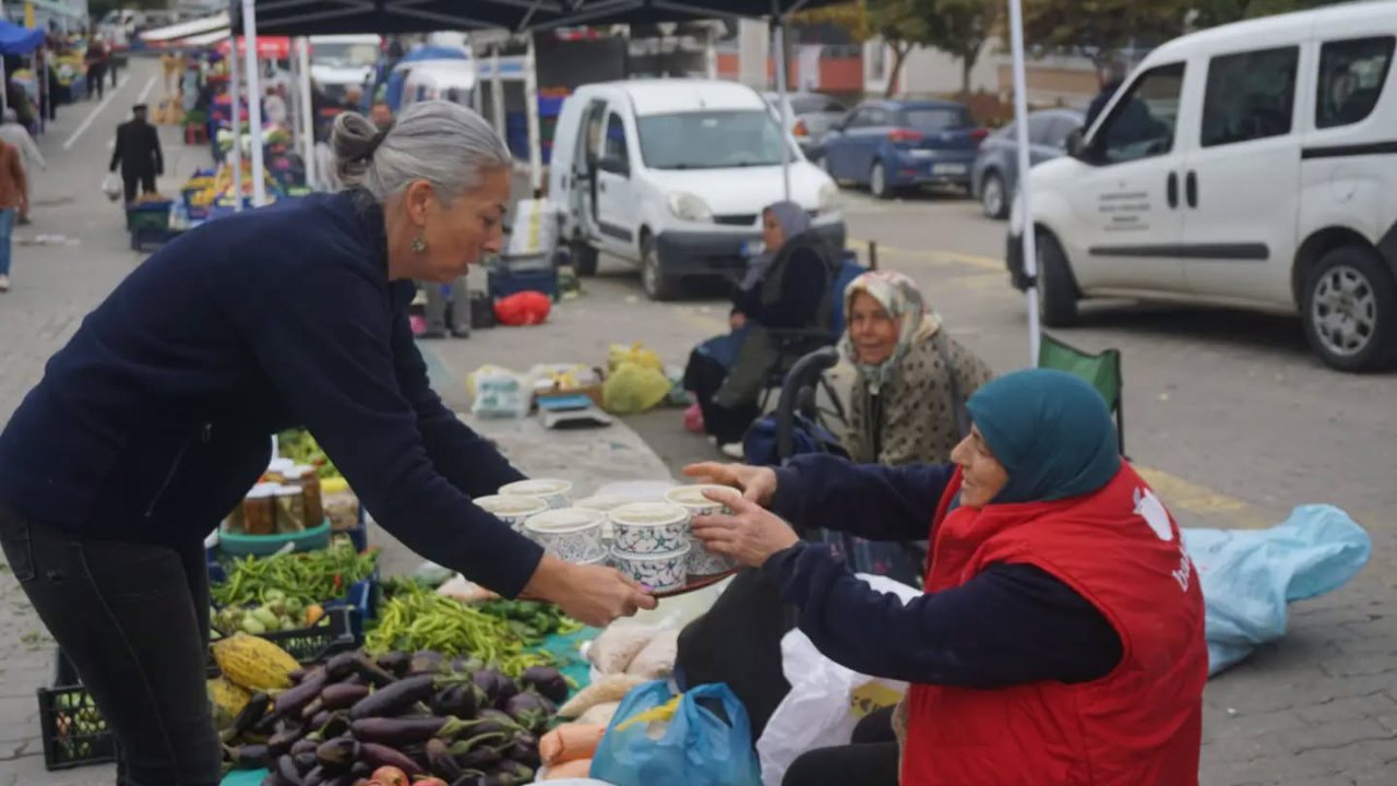Pazar esnafına sıcak çorba ikramı
