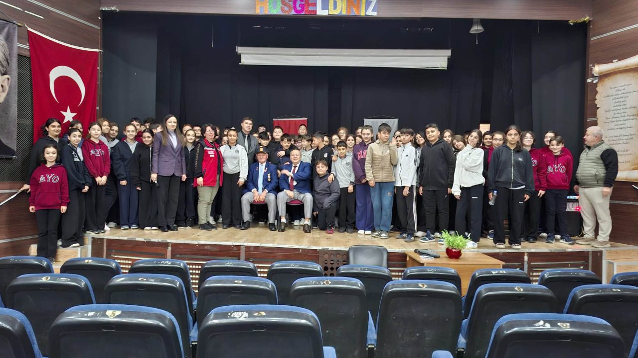 Kıbrıs gazileri Keşan’da öğrencilerle buluştu