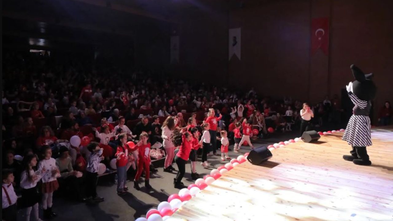 Edirne’de Cumhuriyet coşkusu çocuklarla renklendi