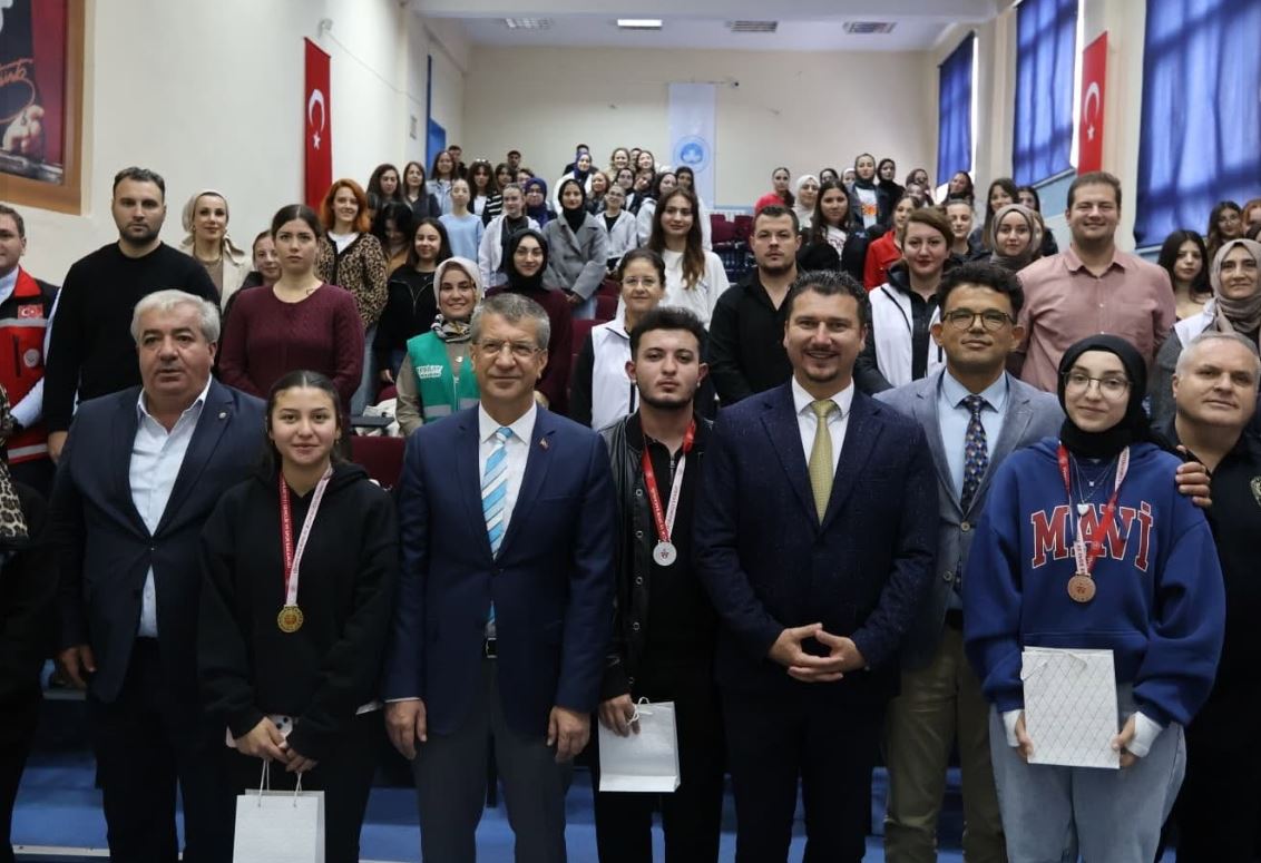 Gençler “Stressavar” Şenliğinde buluştu