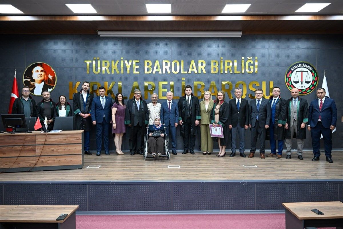 Yeni avukatlar yemin ederek ruhsatlarını aldı