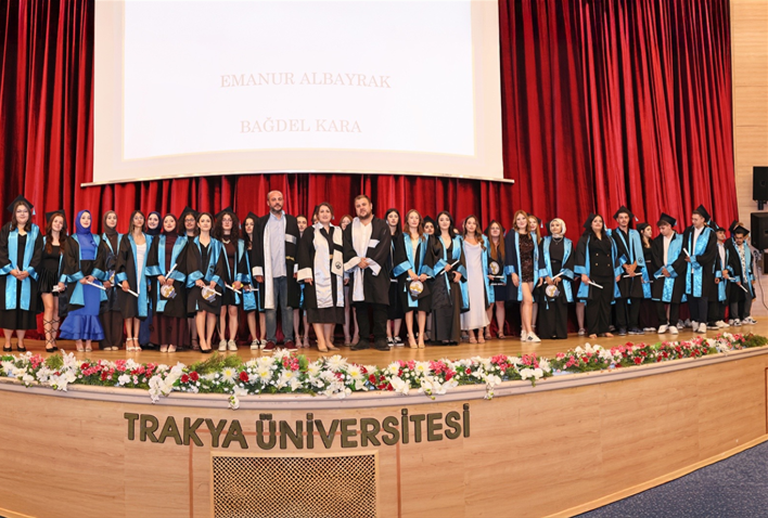 Sosyal Bilimler Meslek Yüksekokulu, mezunlarını uğurladı