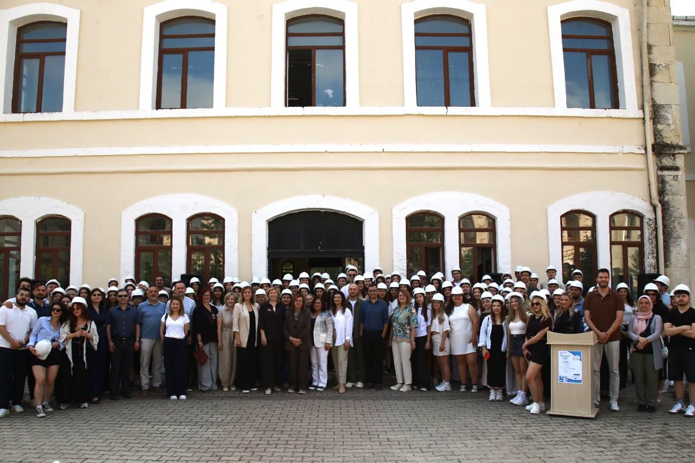 Geleceğin mimarları baretlerini taktı