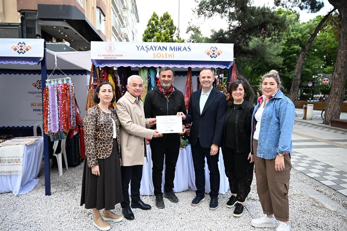 ‘İlmek İlmek Poyralı Dokuması Mirası’ söyleşisi düzenlendi
