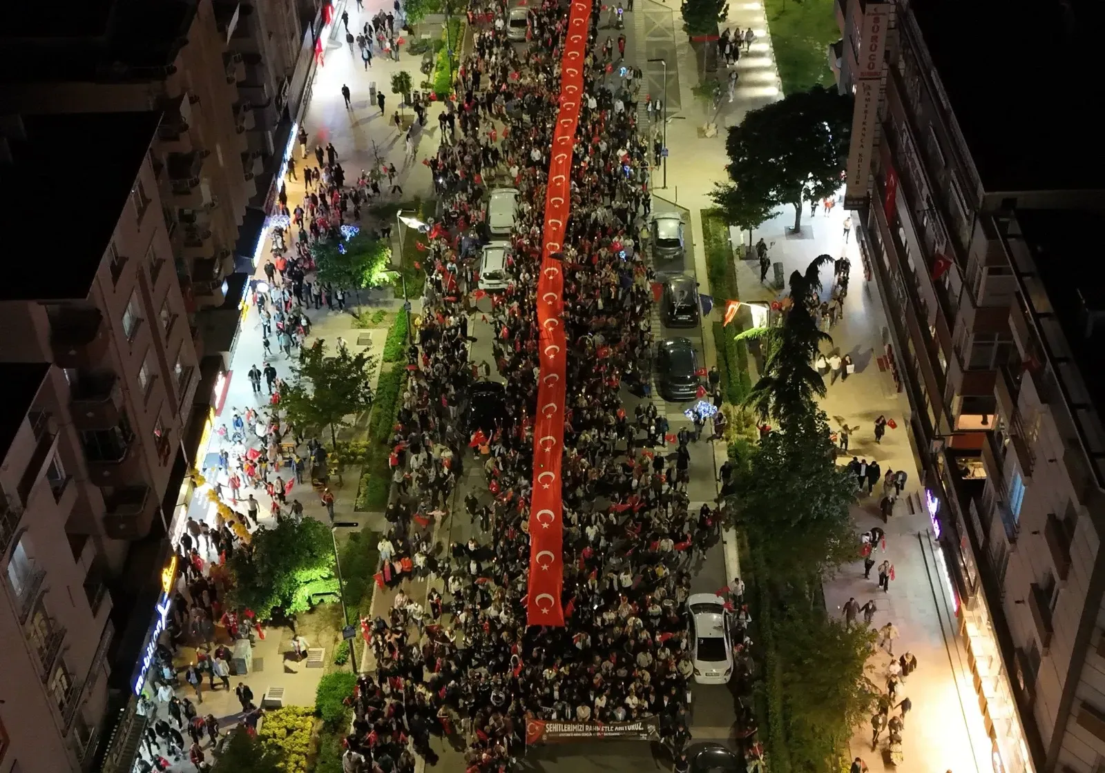 Çerkezköylüler şehitlerimiz için yürüdü