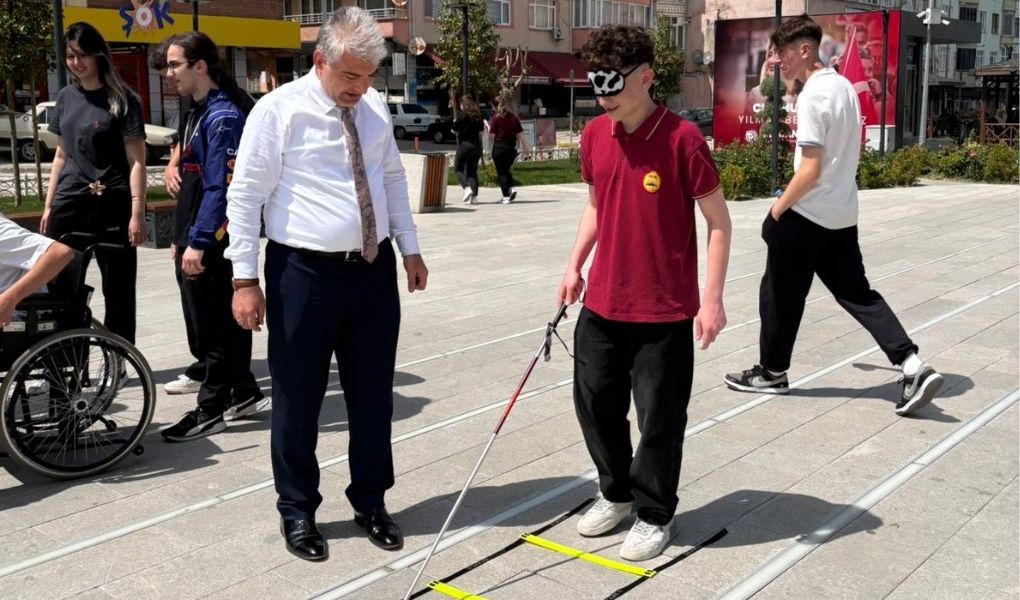 Engelli bireylerin yaşadığı zorlukları deneyimlediler