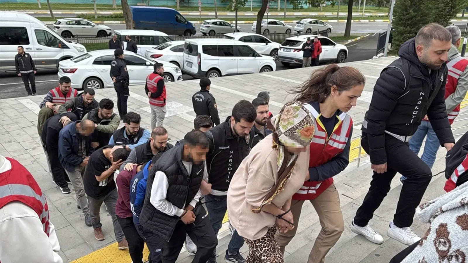 Torbacılara operasyon: 20 şüpheli gözaltında