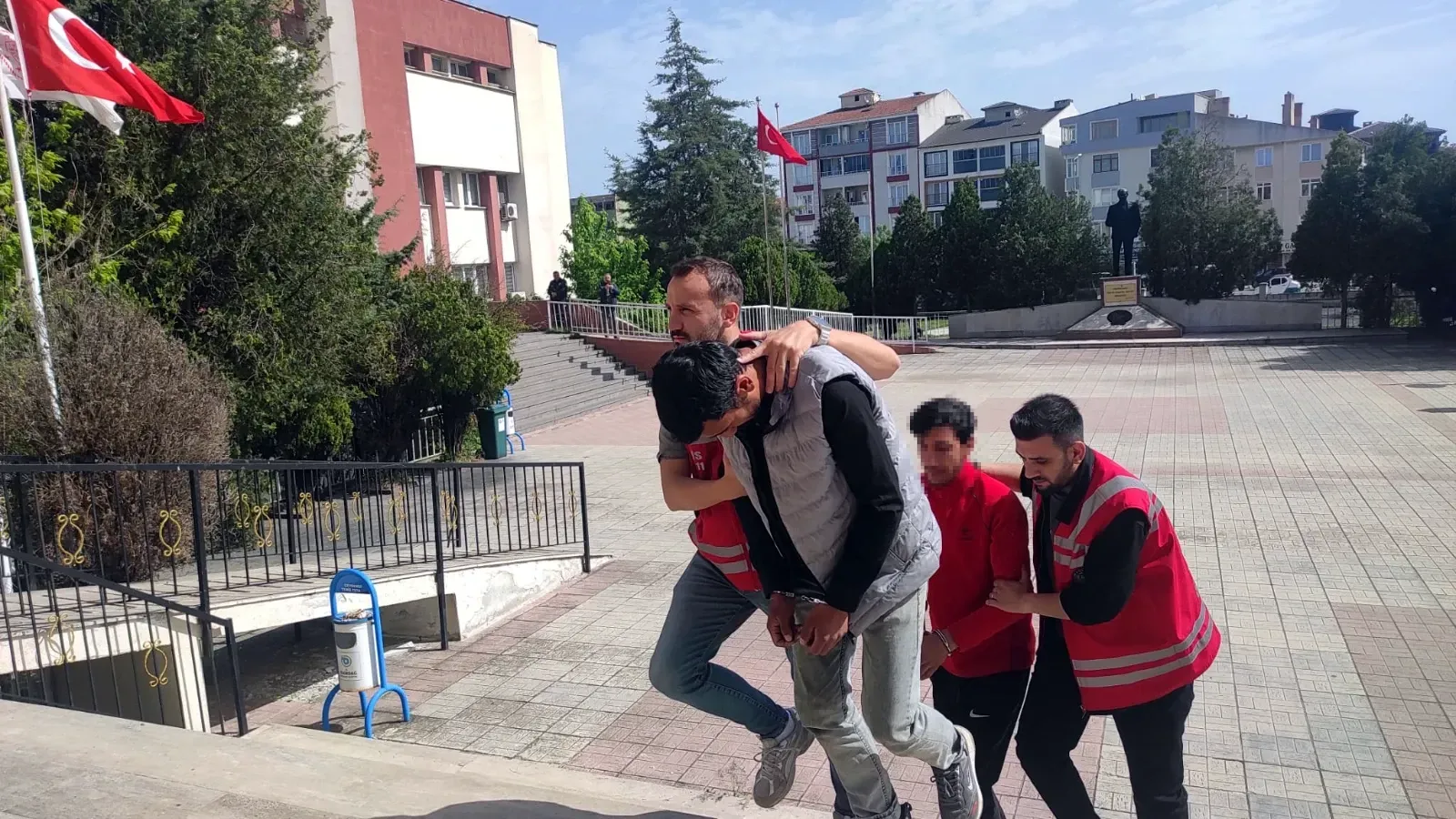 İnşaattan elektrik kablosu çalan şüpheliler tutuklandı