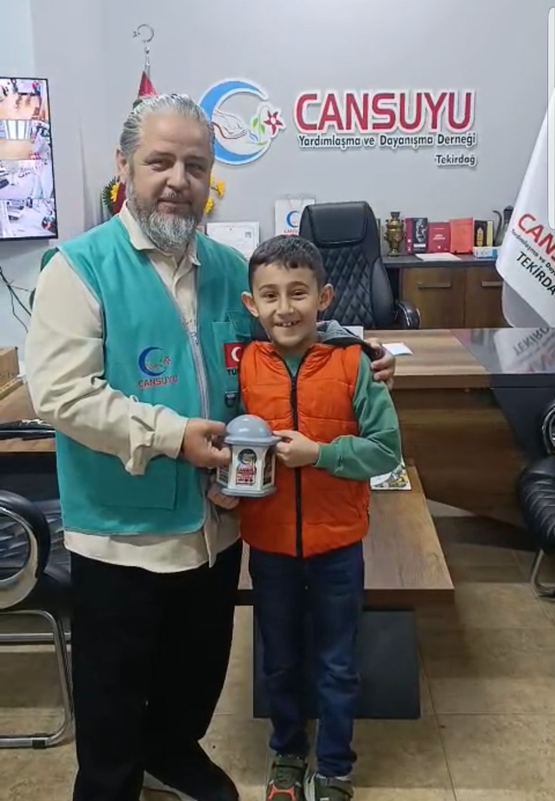 Miniklerden insanlık dersi: Harçlıklarını Gazze’ye bağışladılar