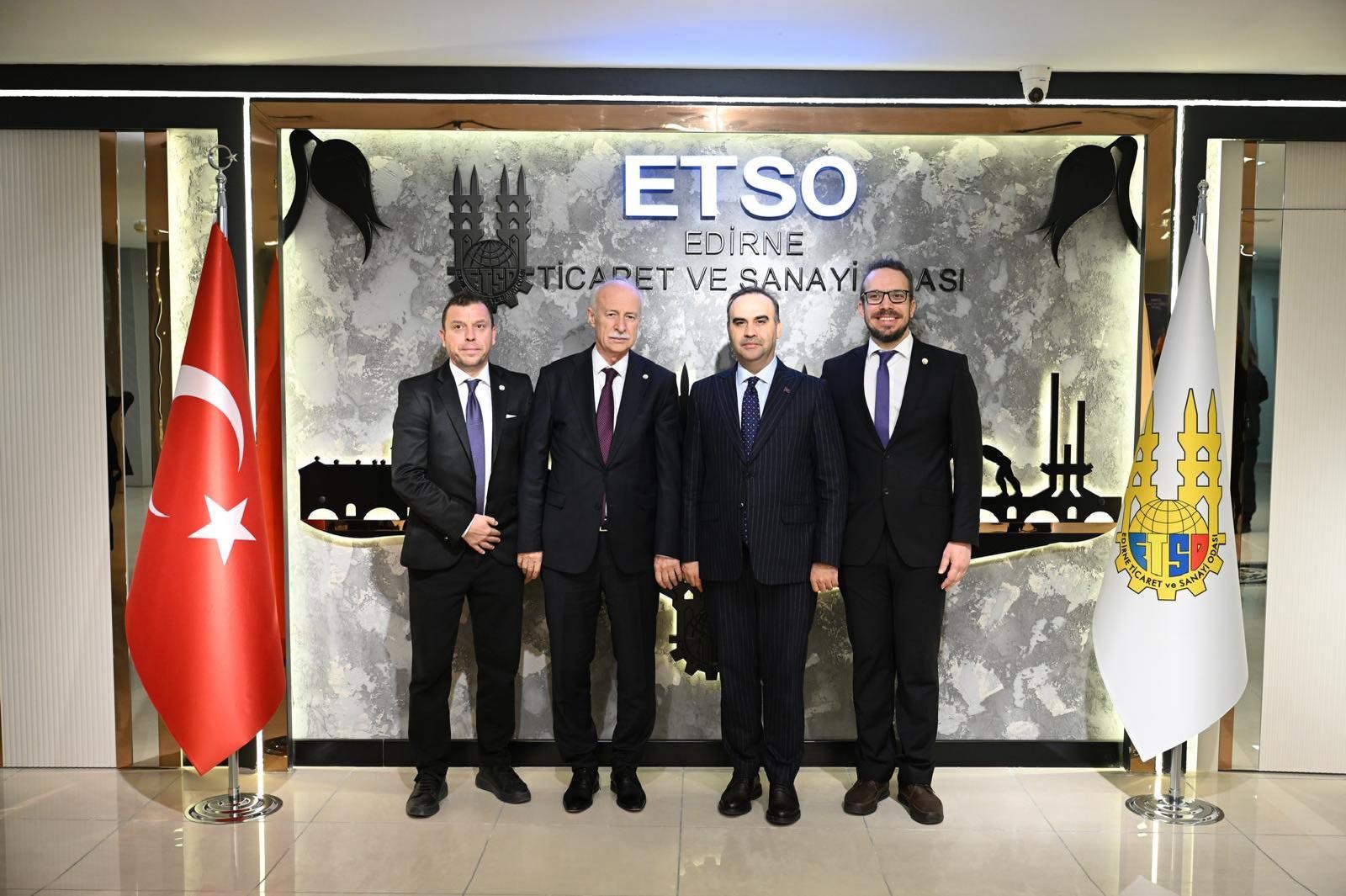 Rektör Hatipler, Bakan Kacır ile görüştü