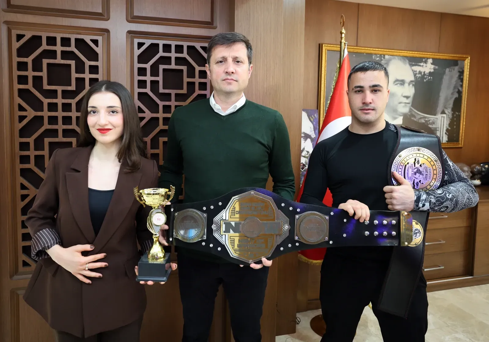 Başkan Akay, şampiyon sporcuları ağırladı
