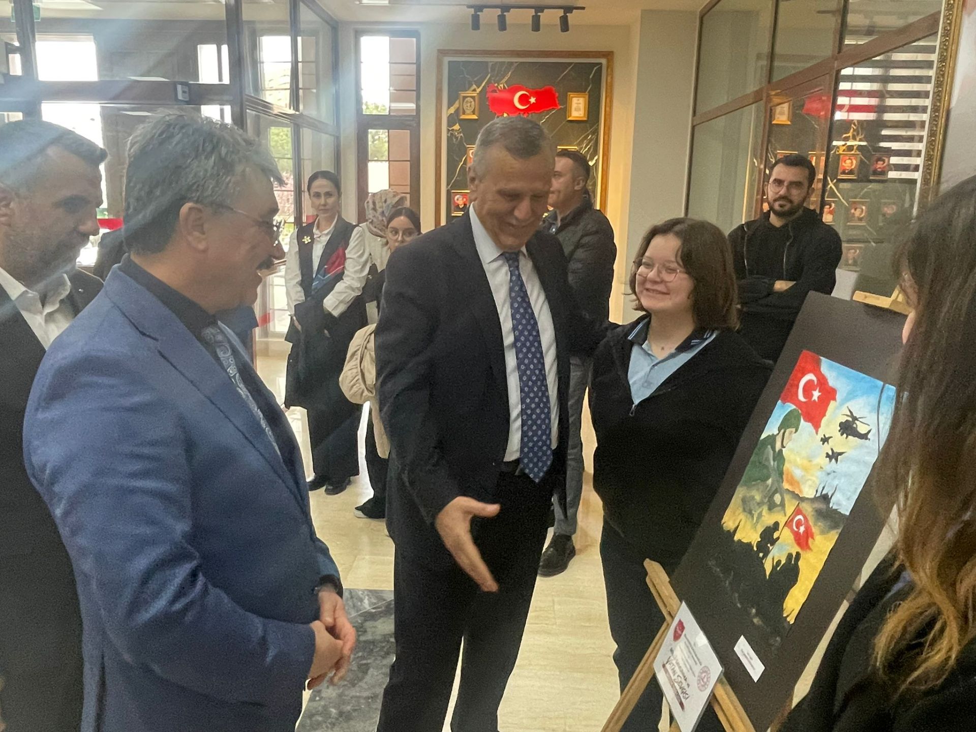 “Milli Savunma ve Vatan Sevgisi” temalı resim sergisi ziyarete açıldı