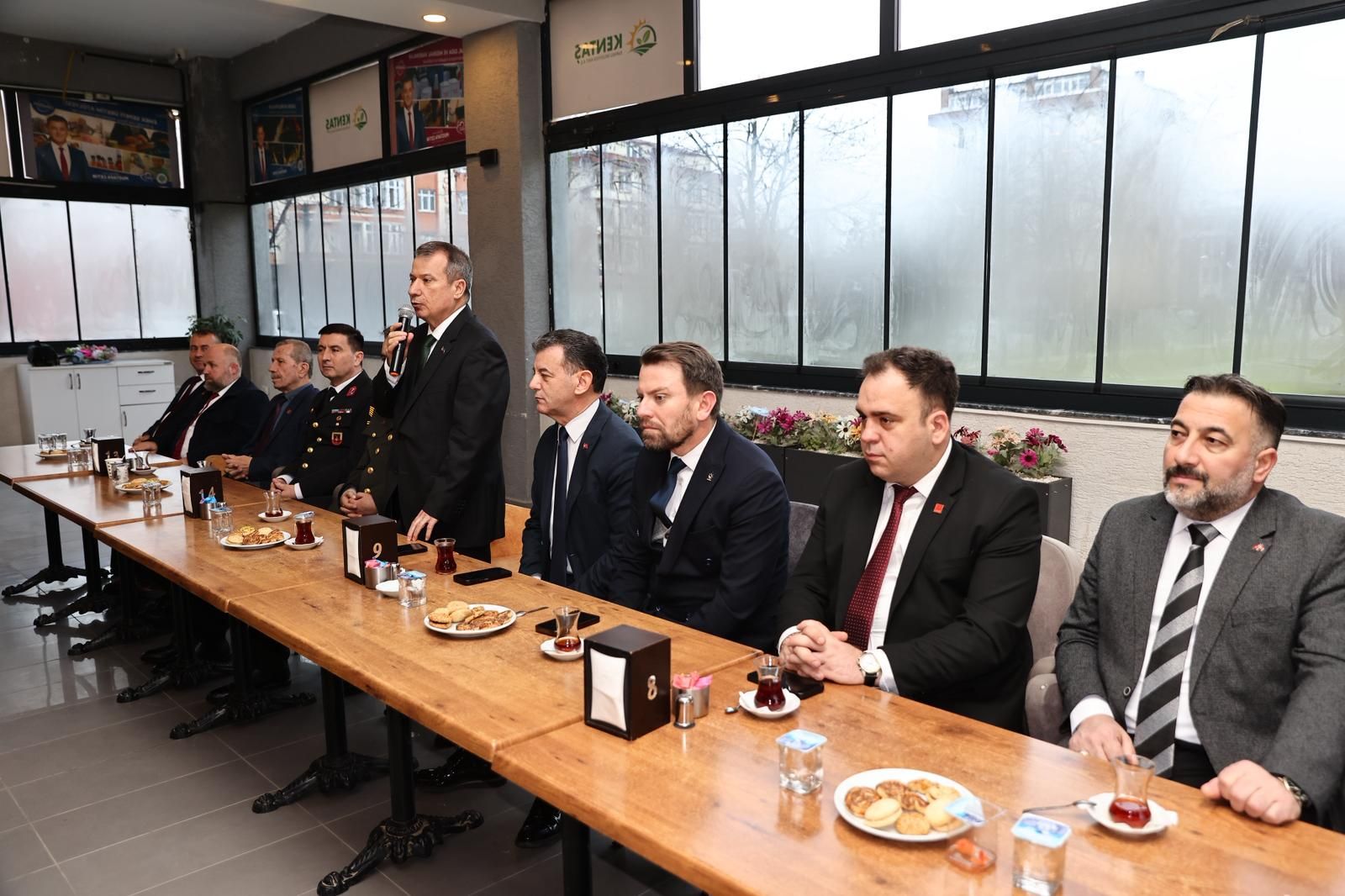 Kapaklı protokolü ilk gün bayramlaştı