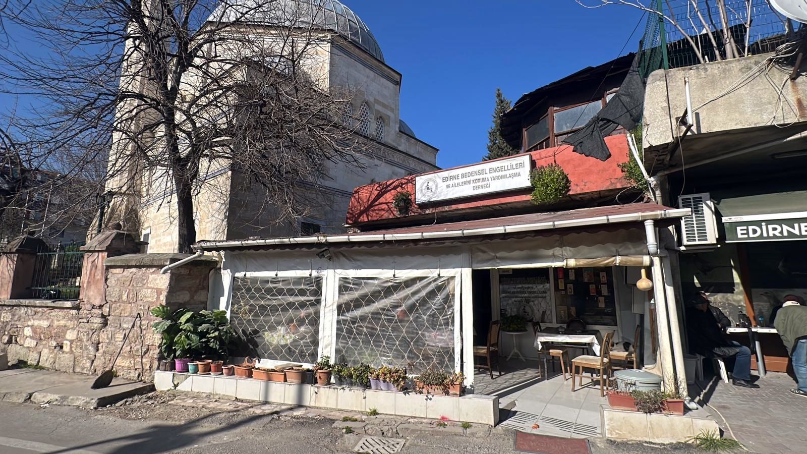 Engelli derneğinde başlatılan tahliye işlemini, vali durdurdu