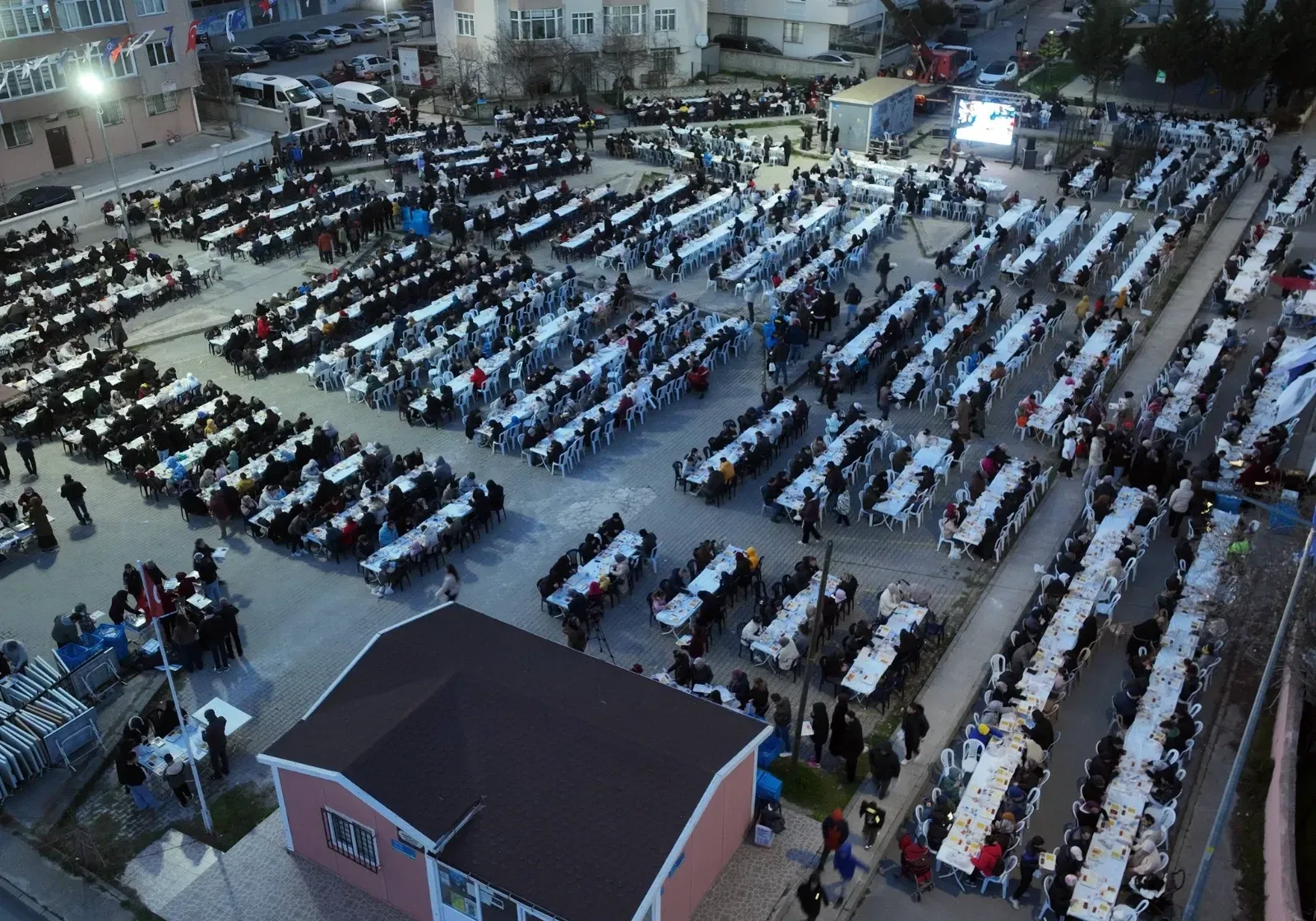 Çerkezköy’de mahalle iftarları devam ediyor