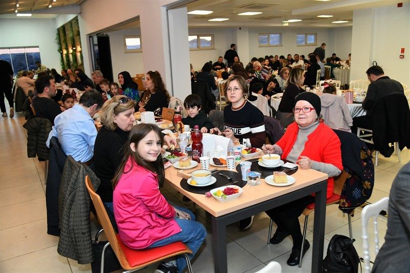 Koruyucu aileler ve çocuklarıyla iftarda buluştular