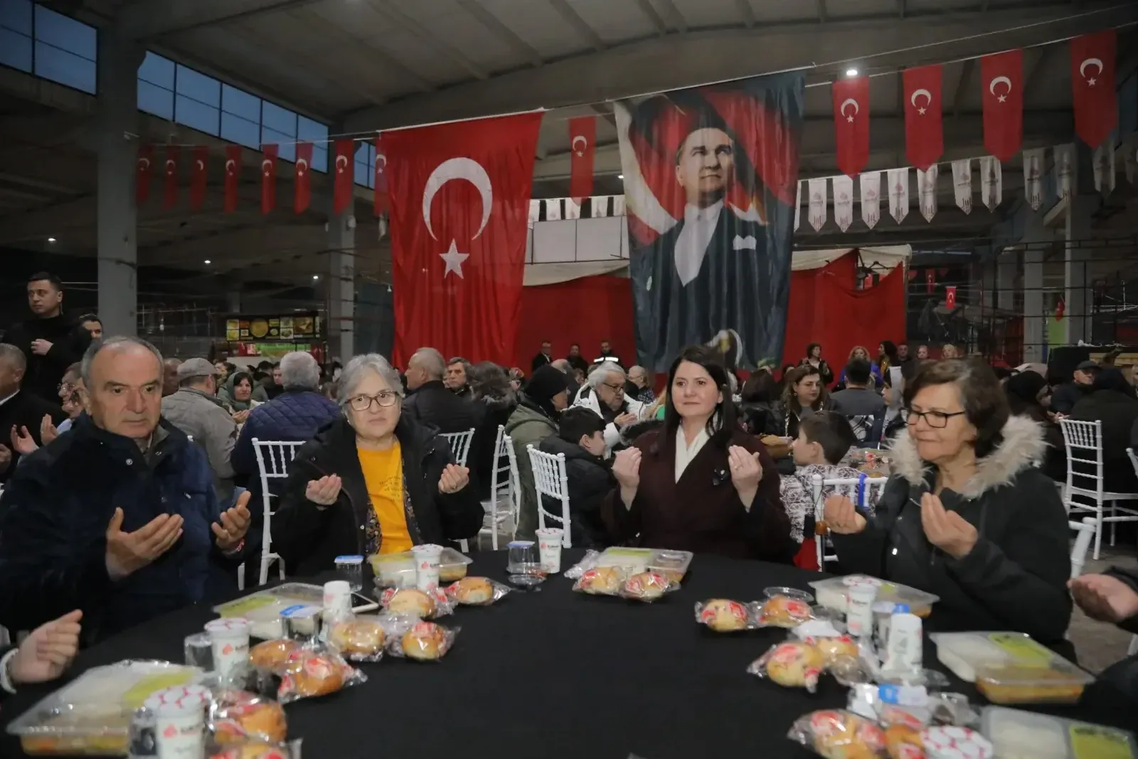 Bereket Sofrası İftarları, Cumartesi Pazarında devam etti