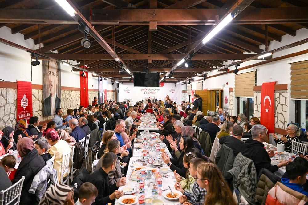 Dünya Yetimler Günü’nde anlamlı iftar