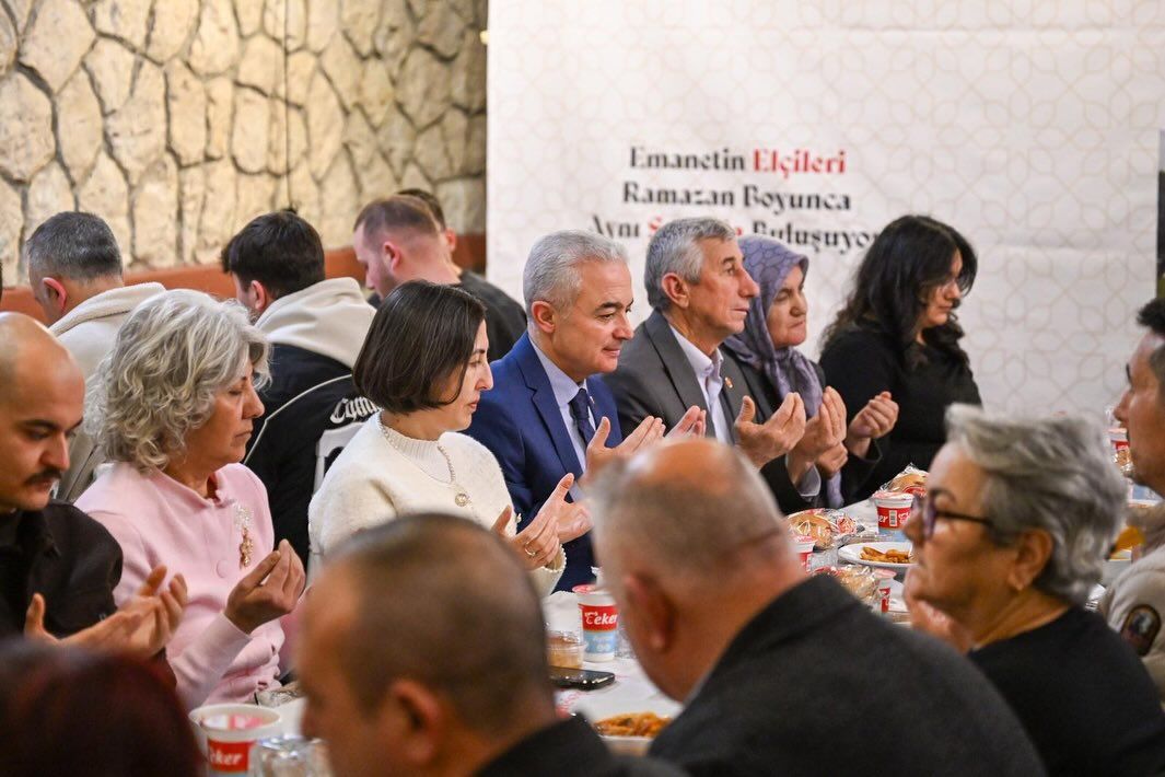 Vali Turan, muhtarlar ve öğrencilerle iftar yaptı