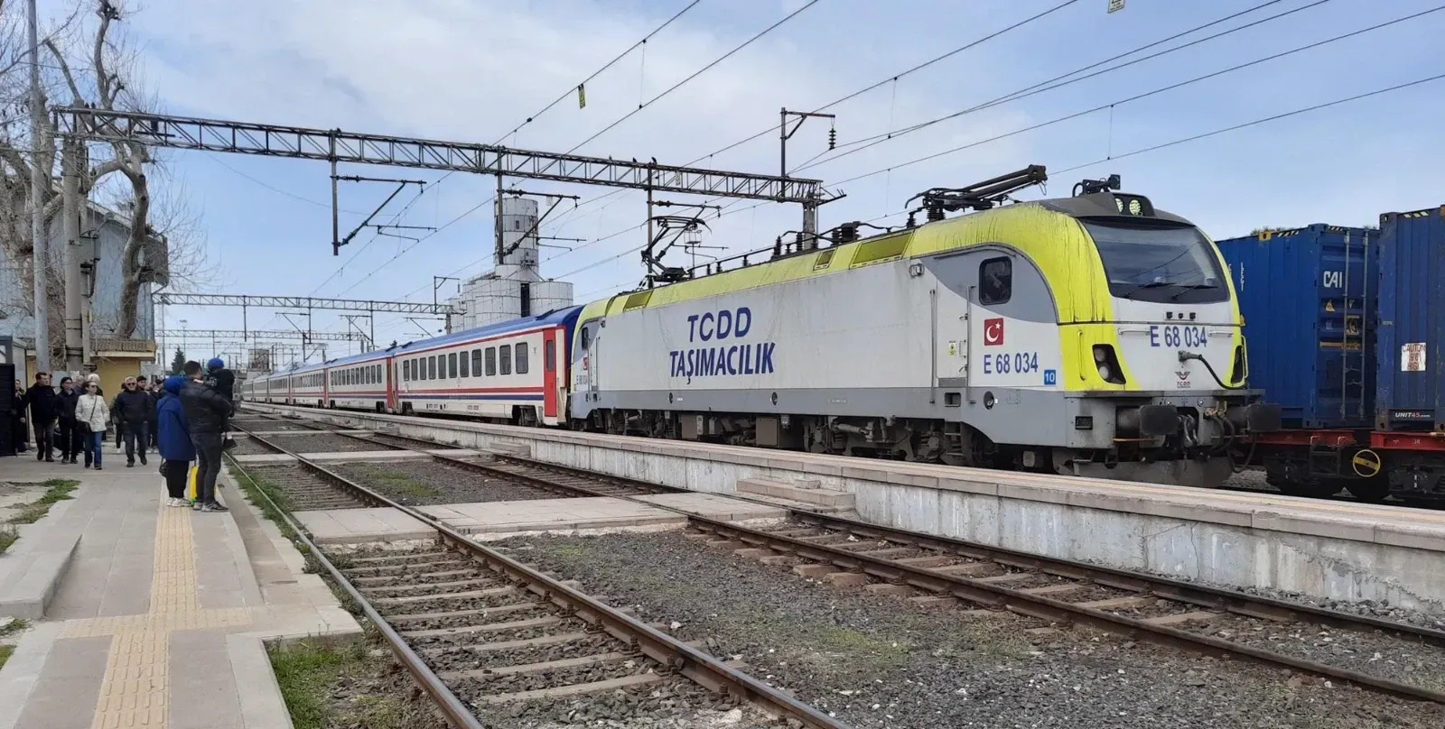 Hızlı tren hattına yüksek gerilim verilecek
