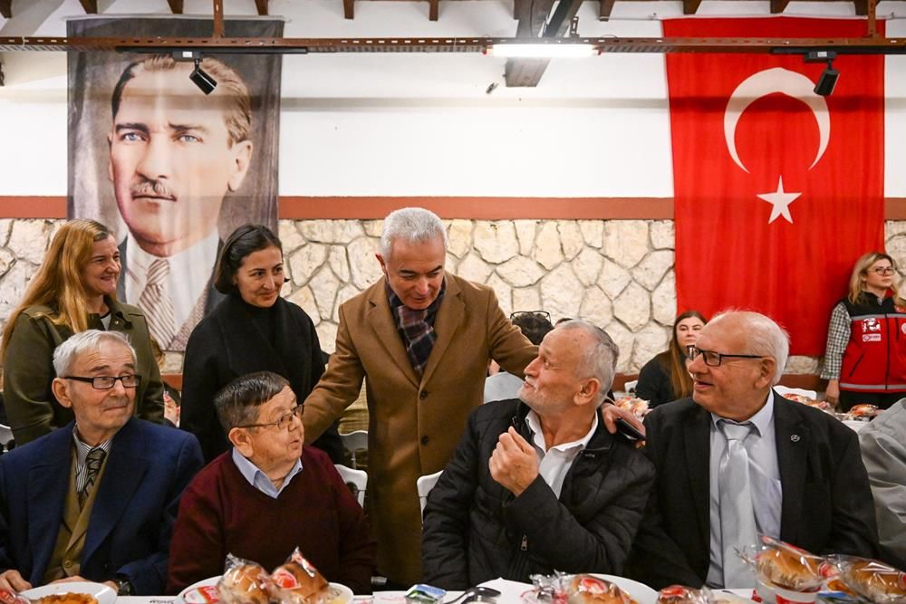 Vali Turan, huzurevi sakinleriyle iftar yaptı