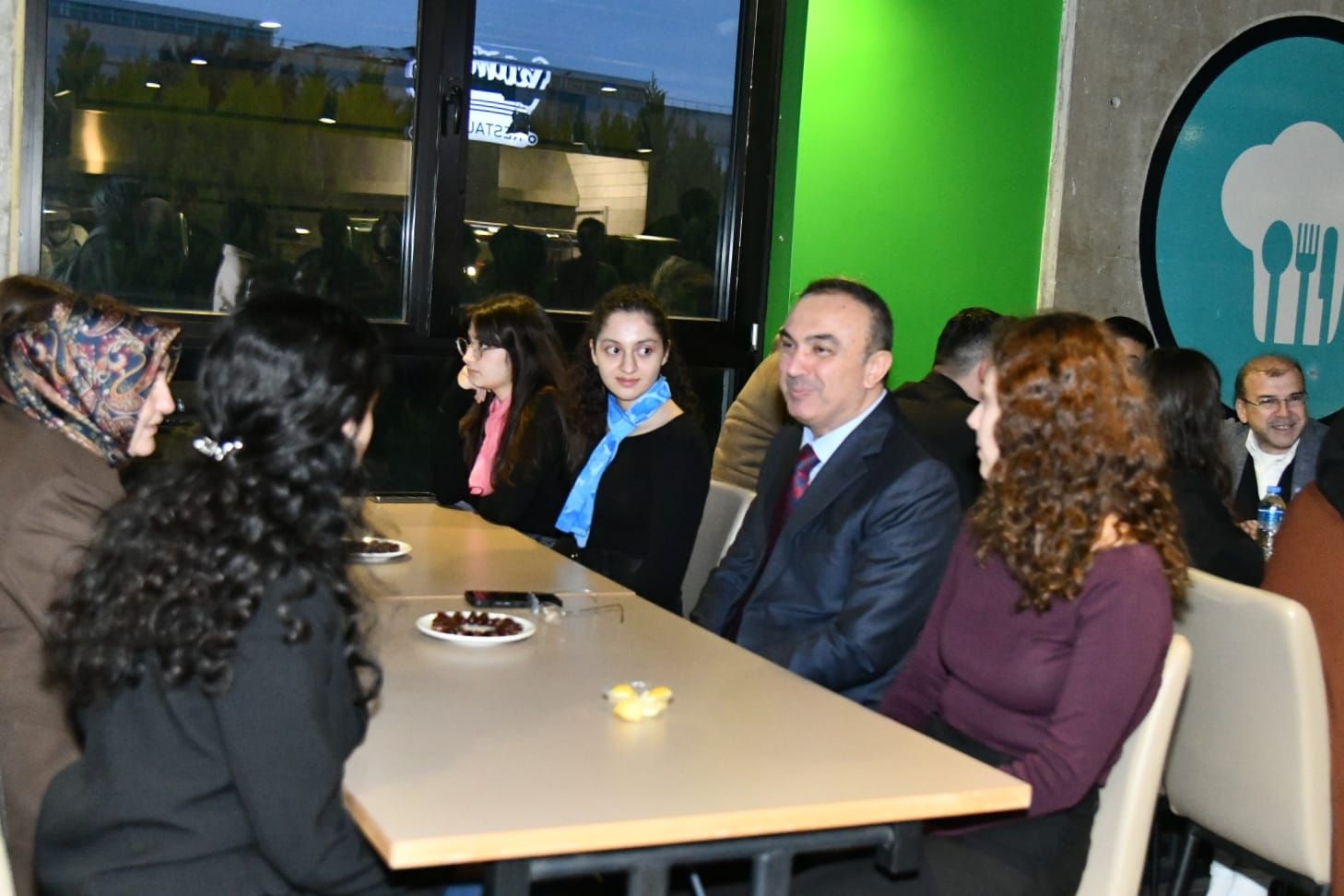 Vali Soytürk, öğrencilerle iftar yaptı