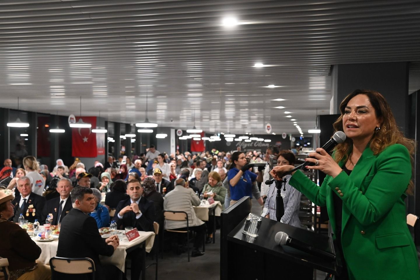 Yüceer,  ilk iftarda şehitlerimizin ailelerini ve gazileri ağırladı