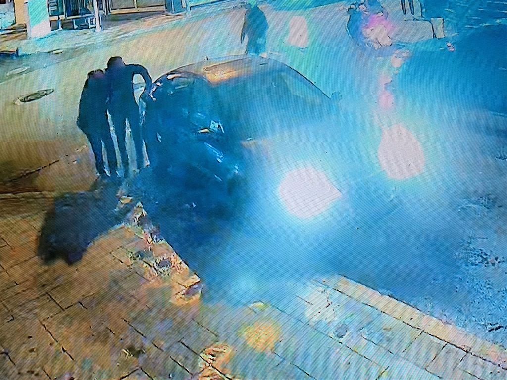 Çarptığı motosiklet sürücüsünü kendi aracıyla hastaneye götürdü