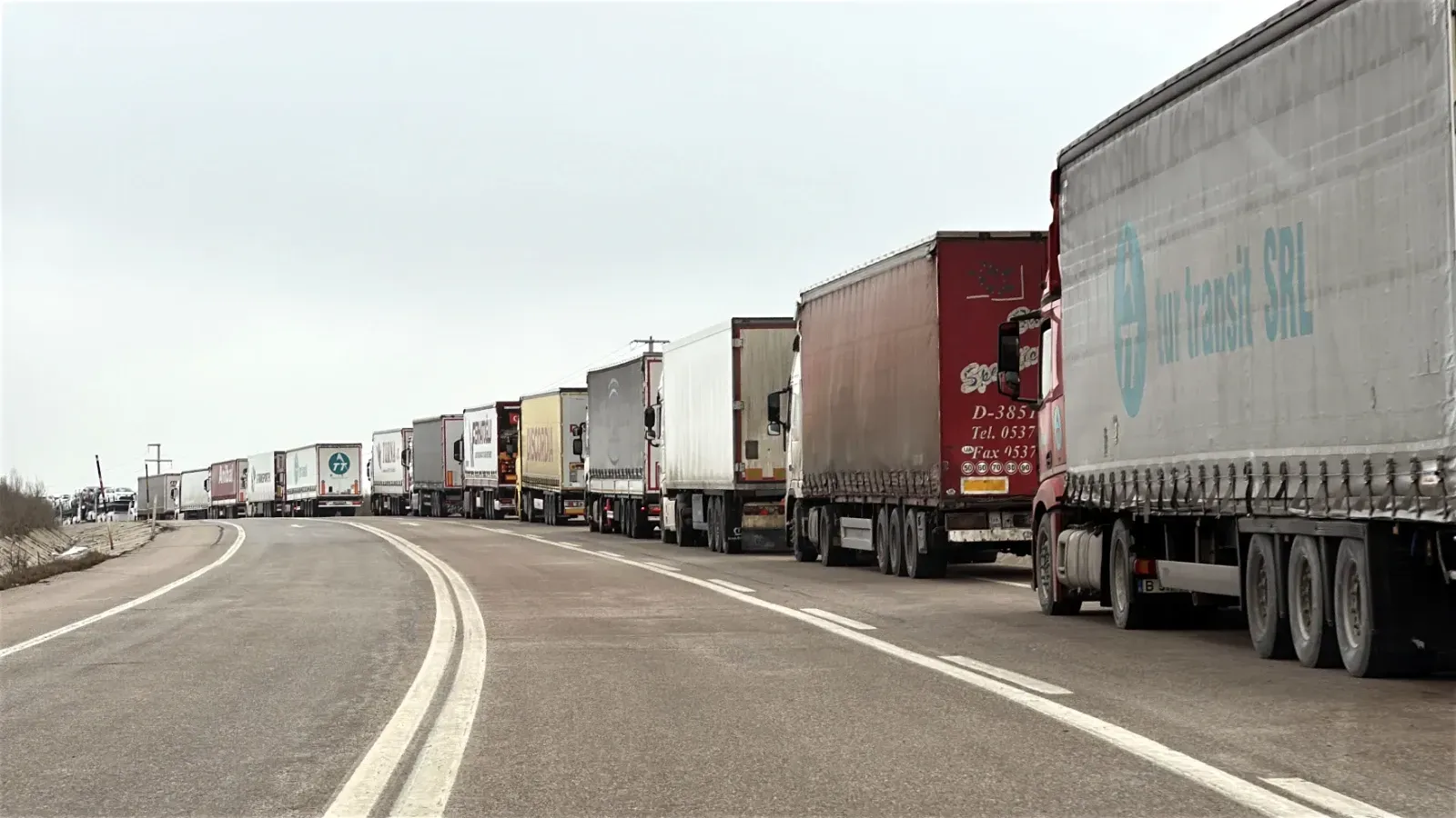 Hamzabeyli Sınır Kapısı’nda 11 kilometre TIR kuyruğu oluştu