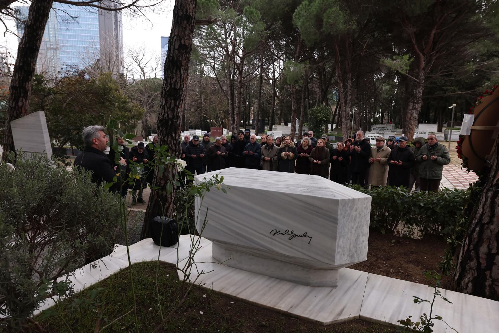 Abdi İpekçi, katledilişinin 47. yılında kabri başında anıldı