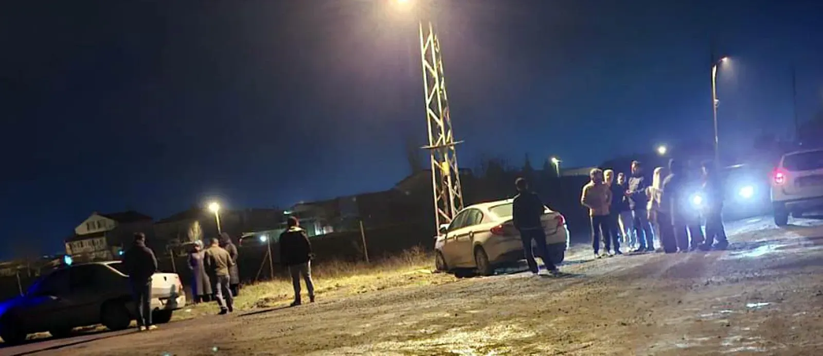 2 otomobil çarpıştı