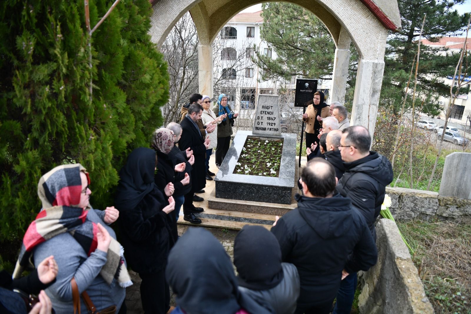 Merhum belediye başkanları, kabirleri başında anıldı
