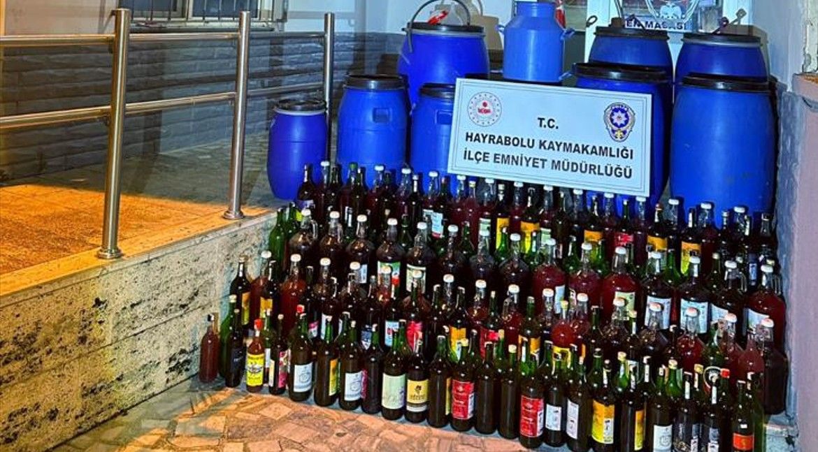 Polisten, kaçak alkol imalathanesine baskın