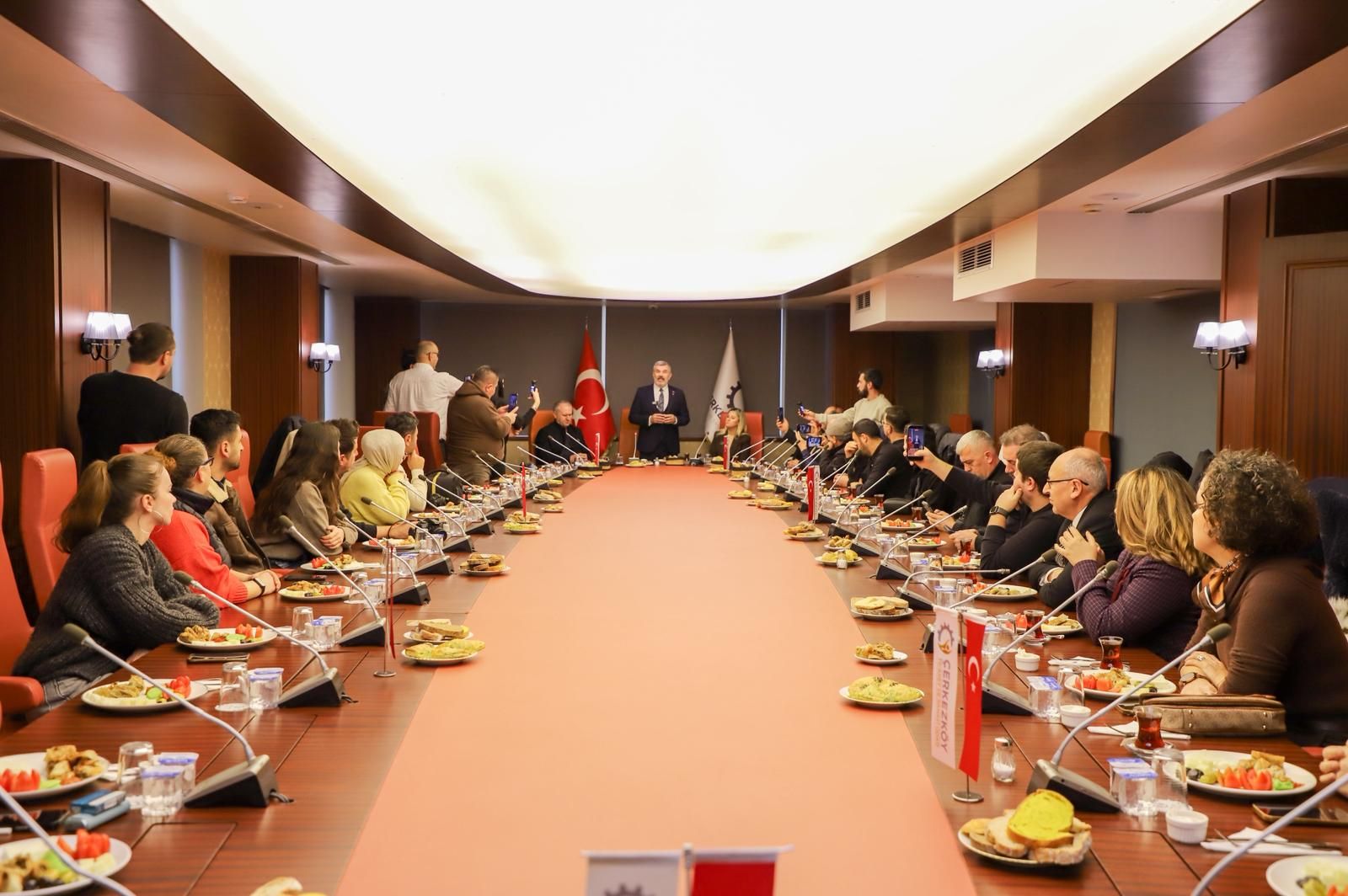 Çetin, gazetecilerle kahvaltıda bir araya geldi