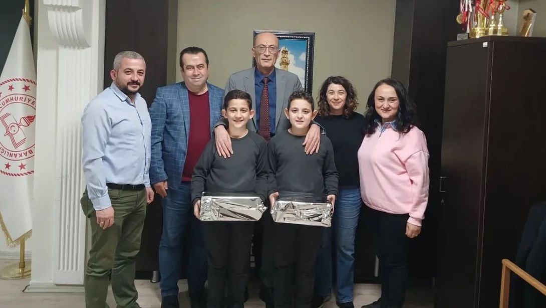 Milli Eğitim Müdürü Akdemir, öğrencileri ödüllendirdi