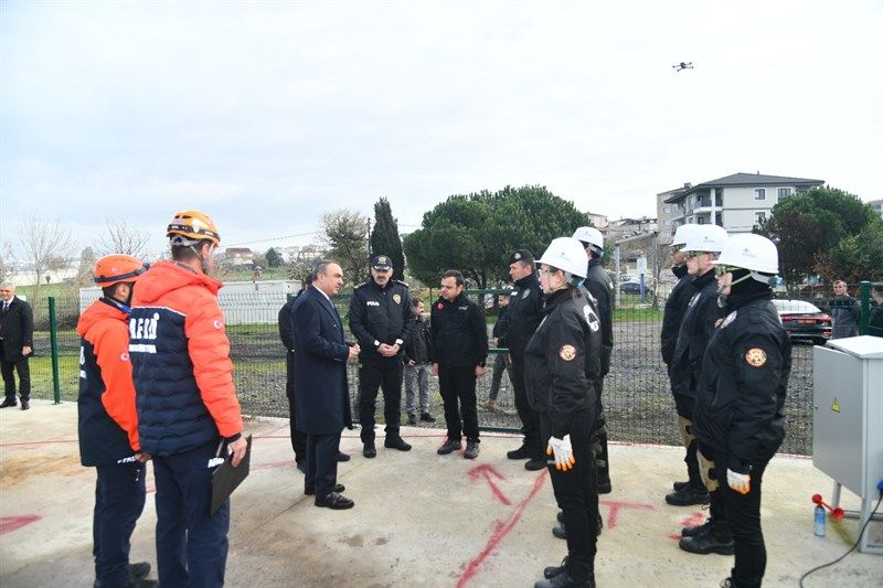 Polislere depremde arama-kurtarma eğitimi veriliyor