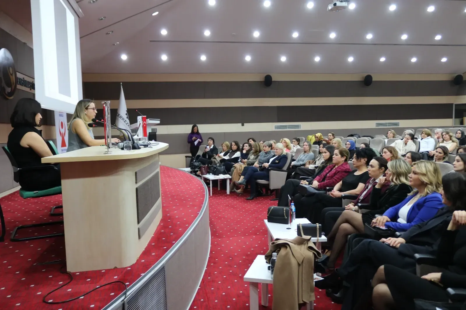 “Sağlıklı Kadın Güçlü Kariyer” semineri düzenlendi