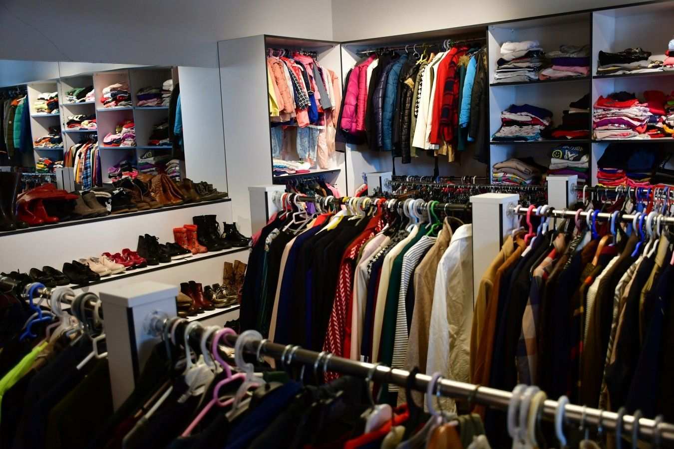 Sevgi Mağazası’ndan ihtiyaç sahiplerine kıyafet desteği