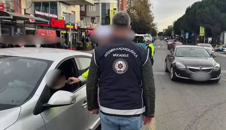 Teker teker ülkelerine gönderiliyorlar