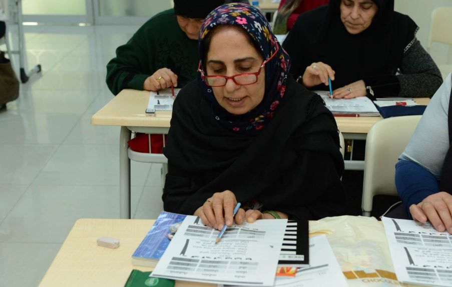 Son 10 yılda 2,3 milyon kişi halk eğitimi merkezlerinde okuma yazma öğrendi