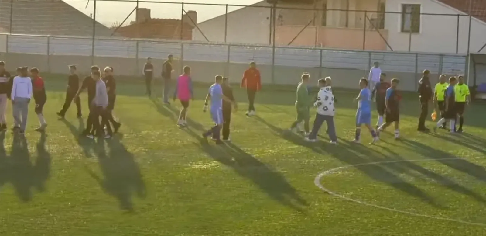 Futbol maçında sportmenliğe aykırı hareketler